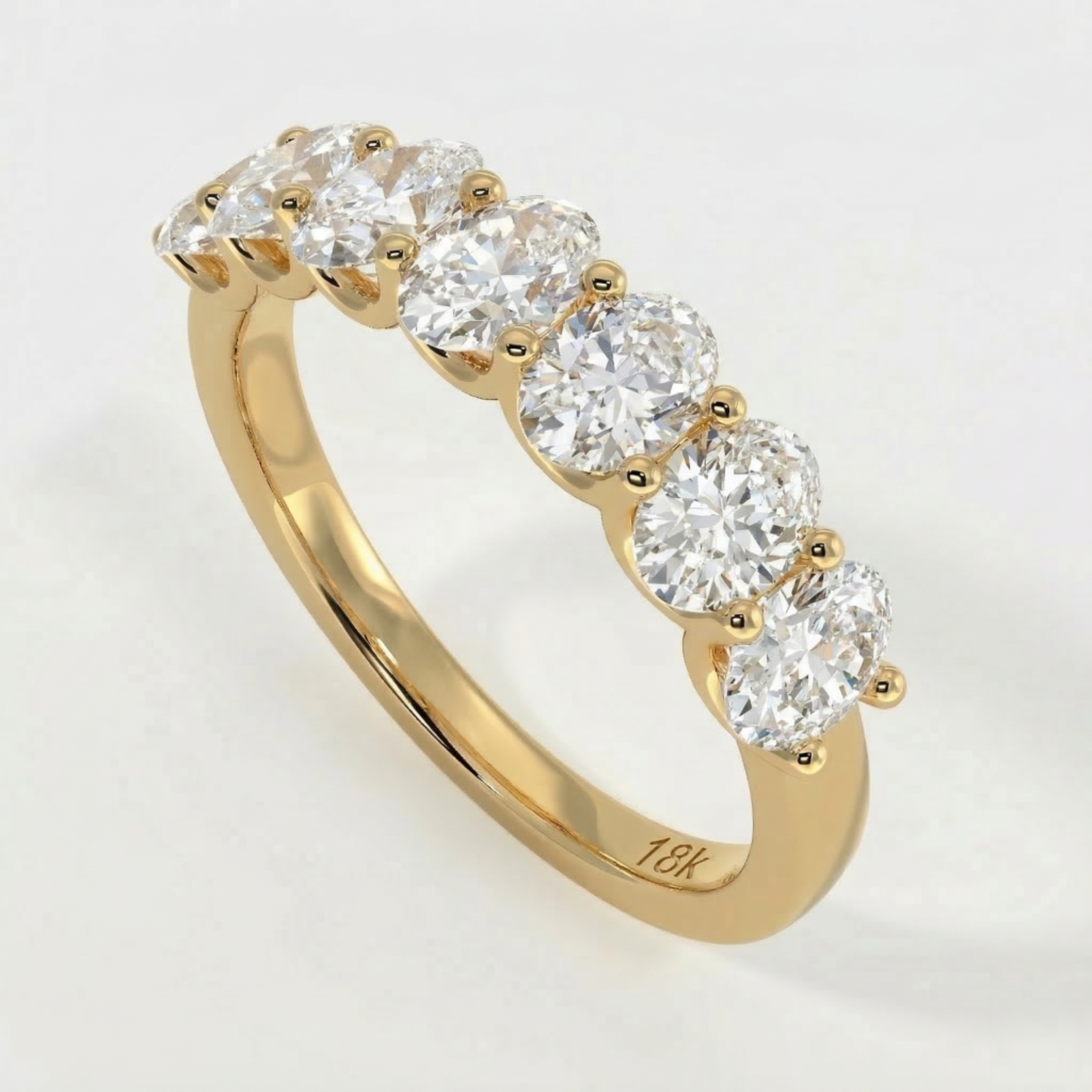 טבעת שורת יהלומים אובל זהב צהוב